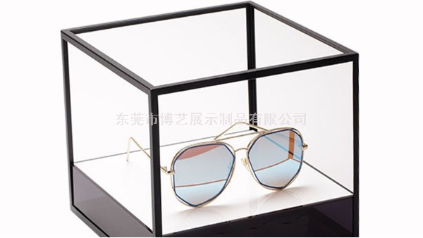 如何用亞克力展架來展示產品呢？
